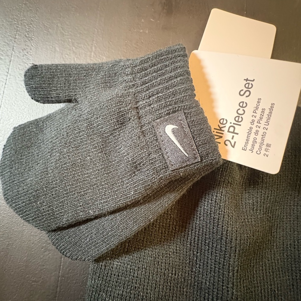 Nike Toddler Black Knit Beanie and Gloves Set fits‎ like 2/4T - Picture 6 of 8